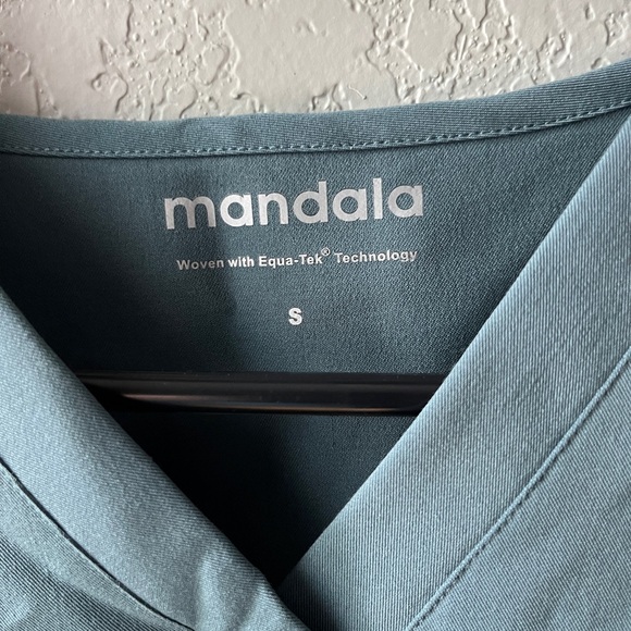 Mandala scrub top small - Picture 3 of 5